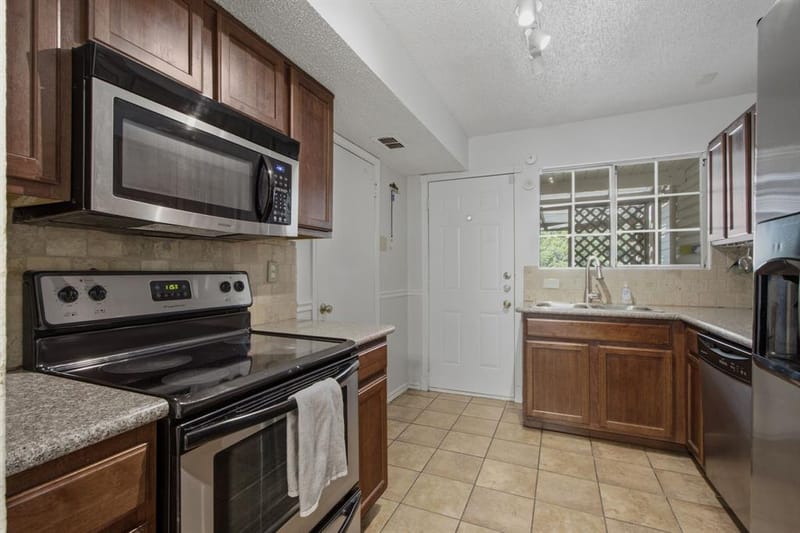 840 Creekside Drive, Lewisville TX 75067 - Photo 13