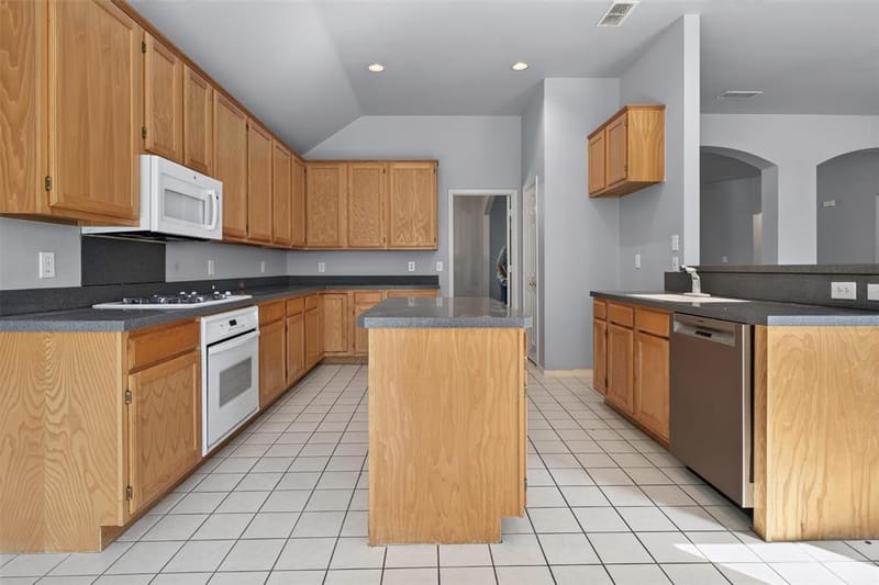 1005 Wilderness Trail, Crowley TX 76036 - Photo 17