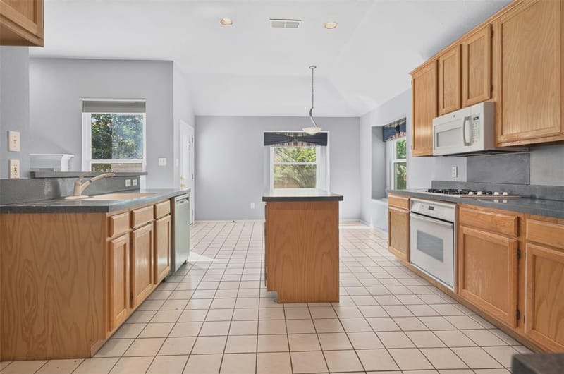 1005 Wilderness Trail, Crowley TX 76036 - Photo 18