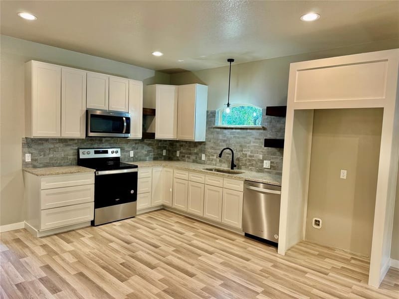 819 Arkansas River Drive, Granbury TX 76048 - Photo 5