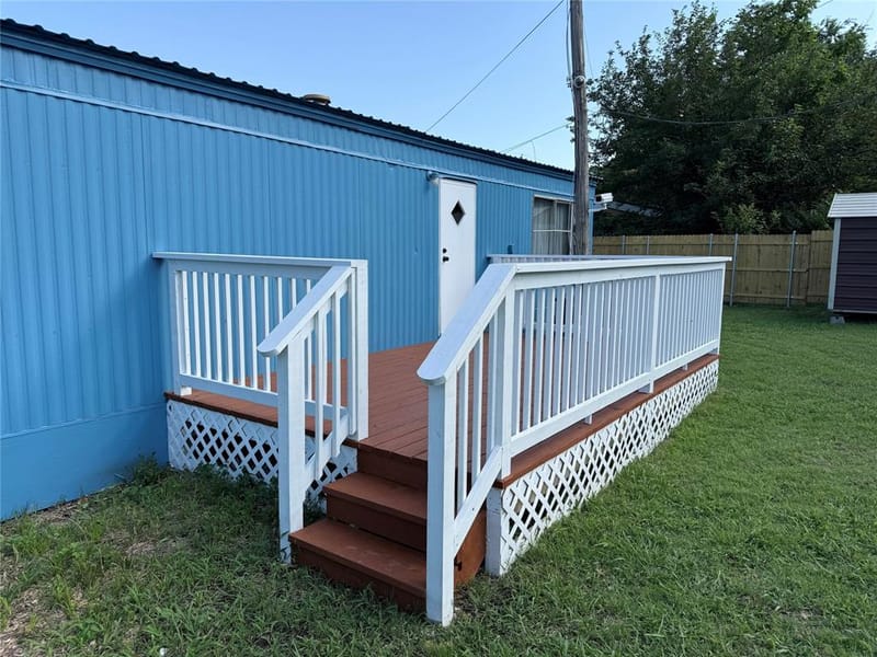 242 Cobb Avenue, Van Alstyne TX 75495 - Photo 9
