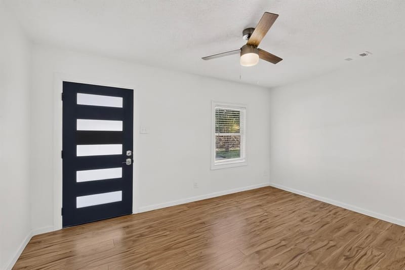 813 Travis Street, Garland TX 75040 - Photo 6