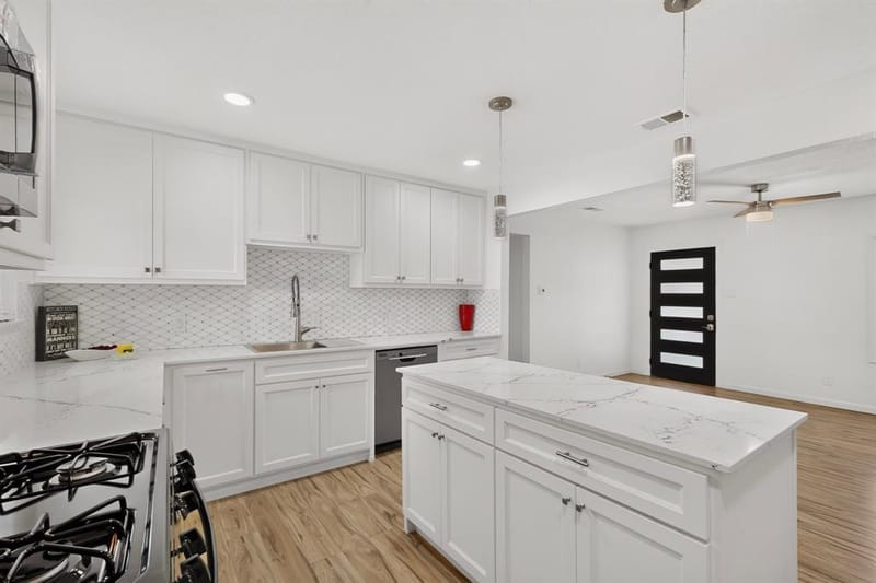 813 Travis Street, Garland TX 75040 - Photo 11