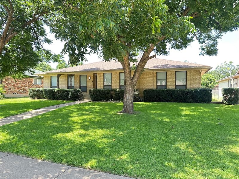 5823 Marview Lane, Dallas TX 75227 - Photo 2