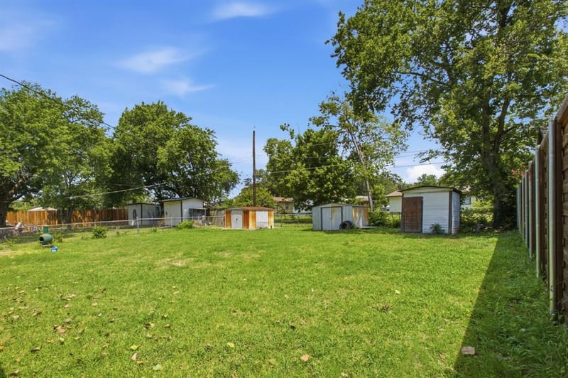1625 Meadowbrook Drive, Garland TX 75042 - Photo 30