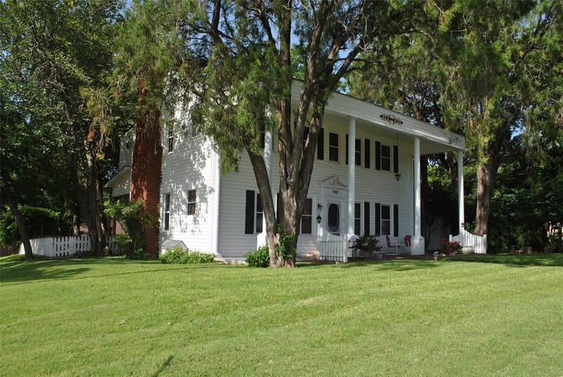700 W Wrights Avenue, Comanche TX 76442 - Photo 2