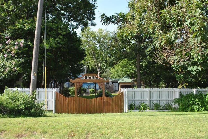 700 W Wrights Avenue, Comanche TX 76442 - Photo 9