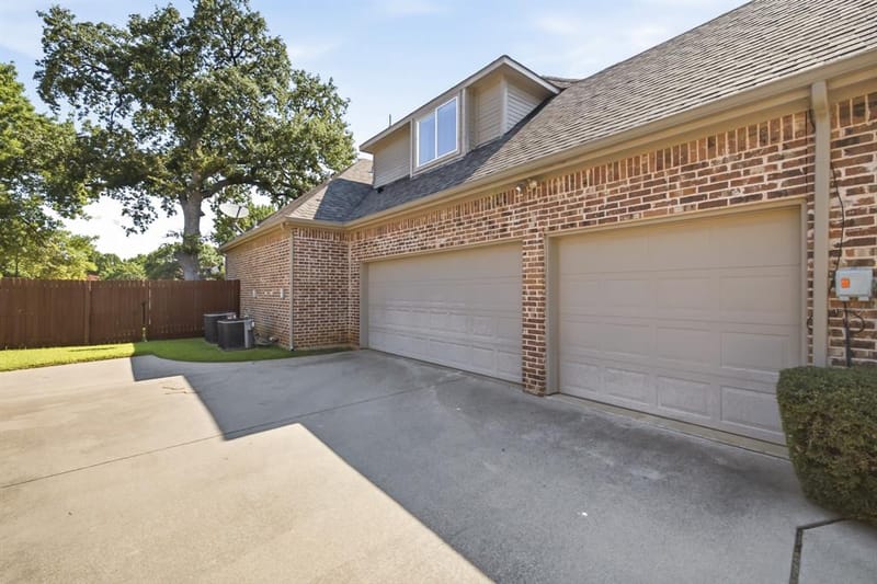 710 Knott Court, Euless TX 76039 - Photo 2