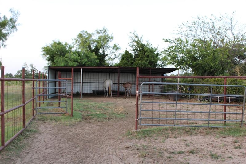 9612 West Highway 199, Poolville TX 76487 - Photo 19