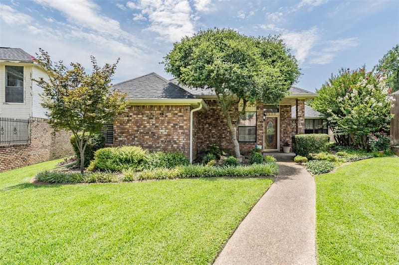 2520 Pecan Grove Court, Irving TX 75060 - Photo 2