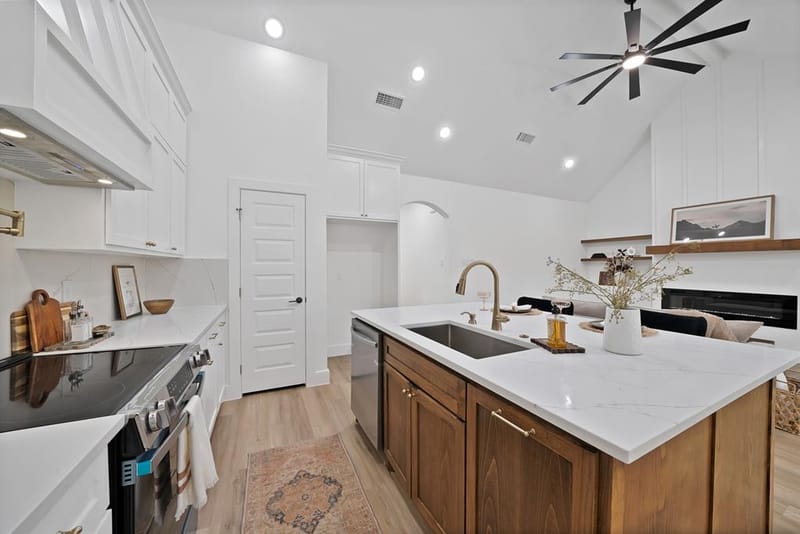 1021 E Richmond Avenue, Fort Worth TX 76104 - Photo 7
