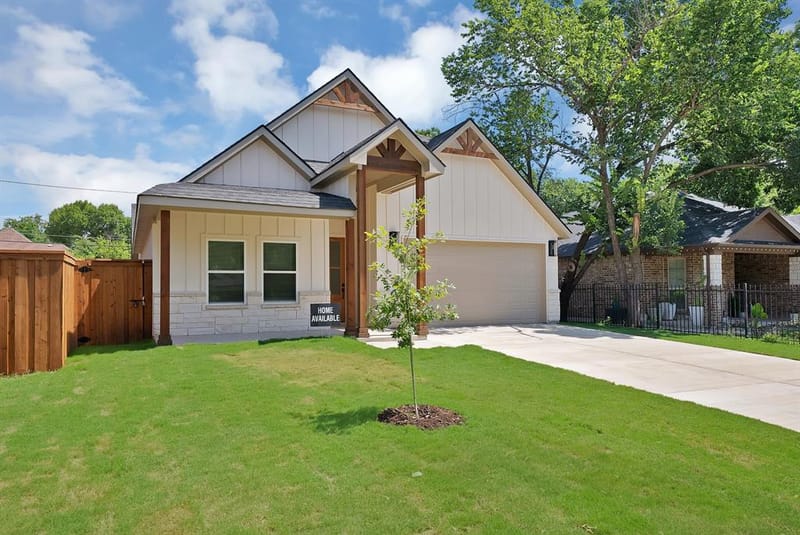 1021 E Richmond Avenue, Fort Worth TX 76104 - Photo 3
