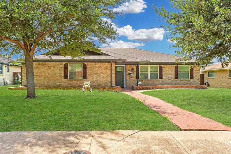 5429 Enderly Place, Dallas TX 75227 - Photo 3