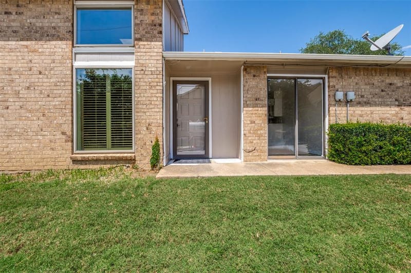2100 Mistymeadow Court, Carrollton TX 75006 - Photo 3