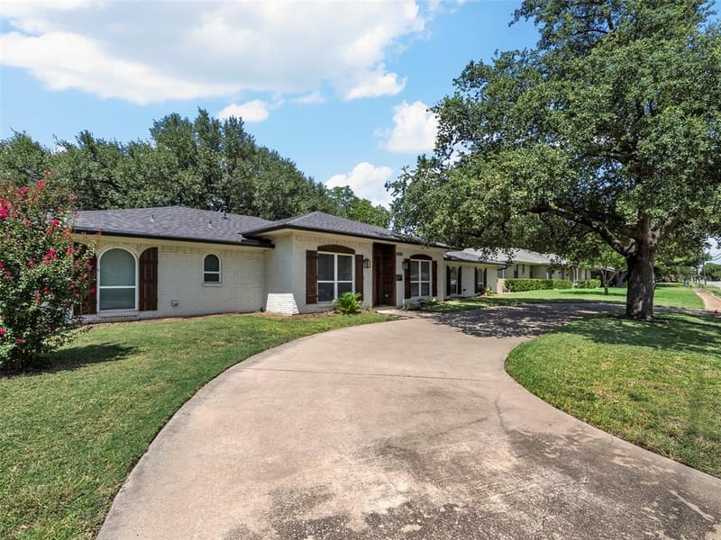3115 Walnut Hill Lane, Dallas TX 75229 - Photo 3