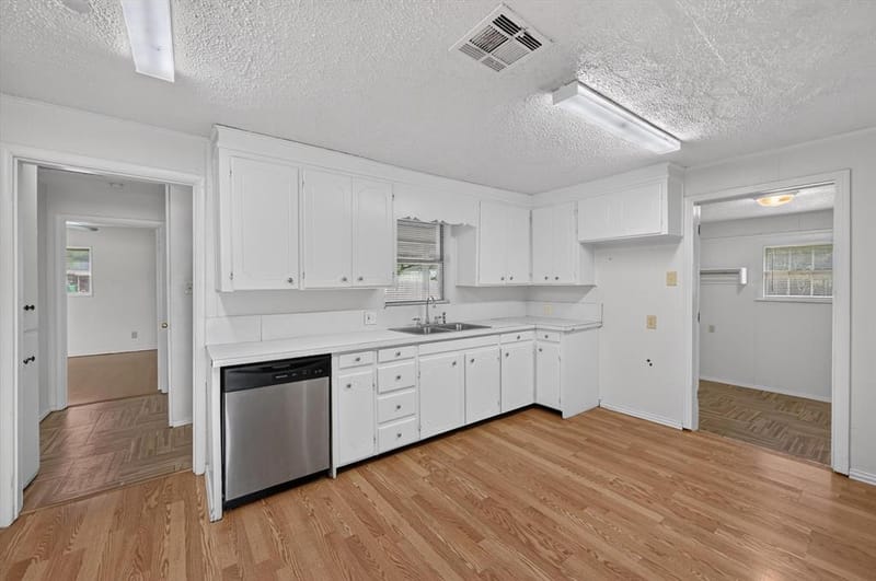 620 W Main Street, Crowley TX 76036 - Photo 5