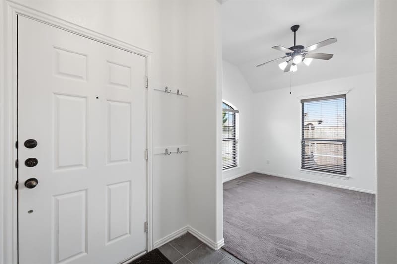 9101 Autumn Falls Drive, Fort Worth TX 76118 - Photo 3