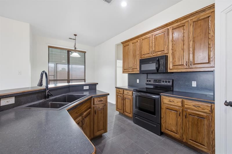 9101 Autumn Falls Drive, Fort Worth TX 76118 - Photo 15