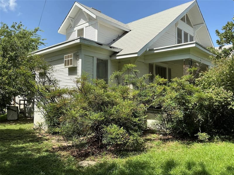 300 E Grand Avenue, Comanche TX 76442 - Photo 2