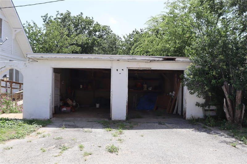 300 E Grand Avenue, Comanche TX 76442 - Photo 36