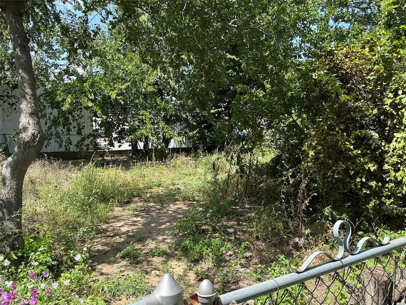 300 E Grand Avenue, Comanche TX 76442 - Photo 32