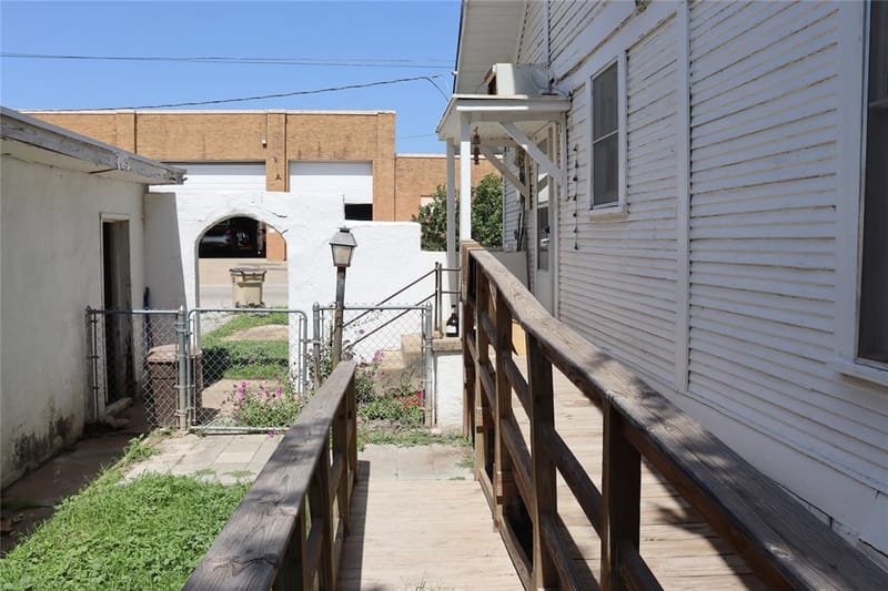300 E Grand Avenue, Comanche TX 76442 - Photo 29