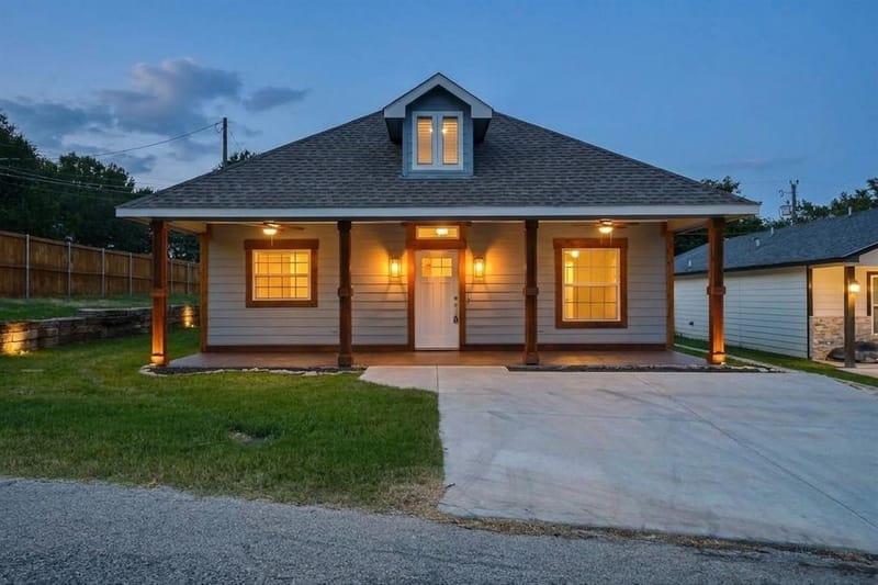 800 Crow Court, Granbury TX 76048 - Photo 2
