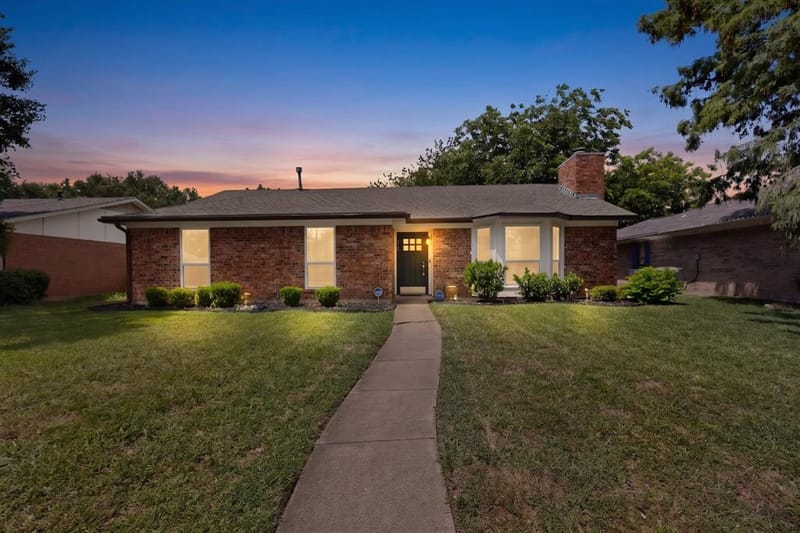 2802 Green Oaks Drive, Garland TX 75040 - Photo 2