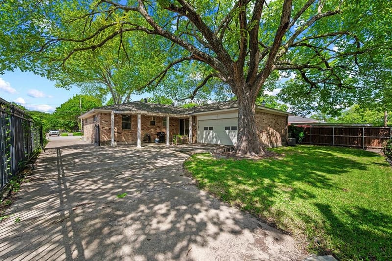 2536 Saint Francis Avenue, Dallas TX 75228 - Photo 2