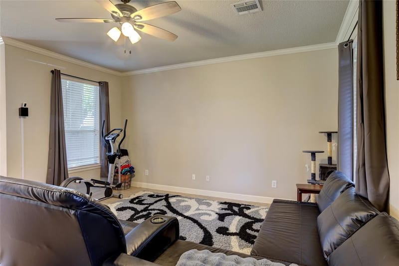 751 N Sherman Avenue, Van Alstyne TX 75495 - Photo 4