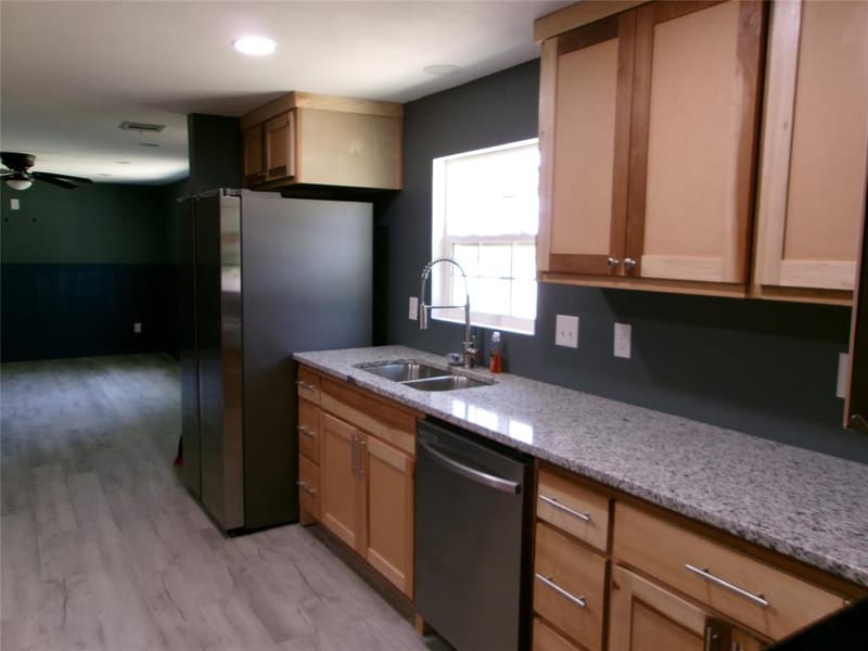 419 W Evans Avenue, Bonham TX 75418 - Photo 22