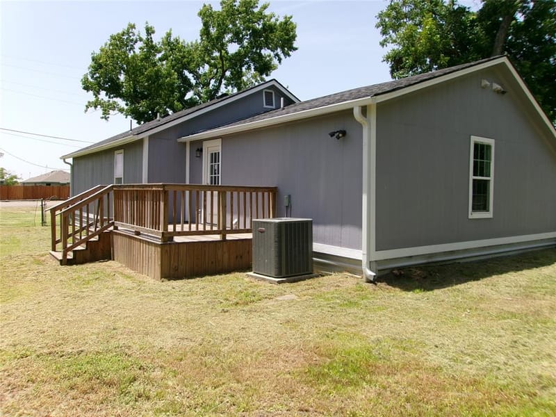 419 W Evans Avenue, Bonham TX 75418 - Photo 36