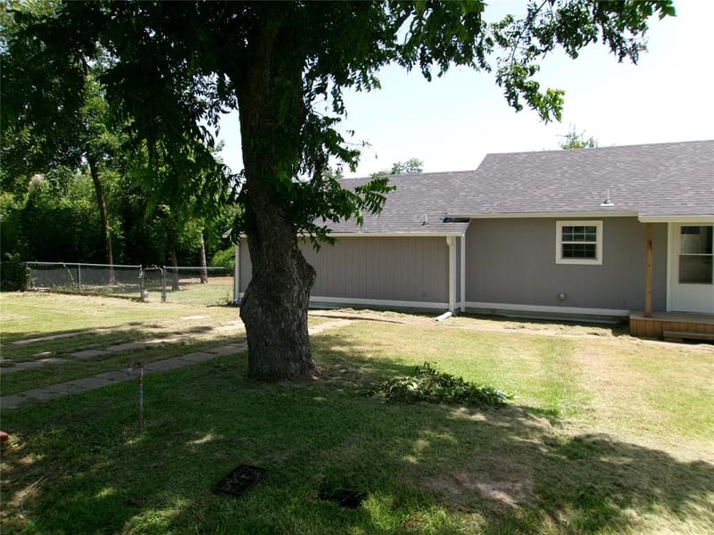 419 W Evans Avenue, Bonham TX 75418 - Photo 38