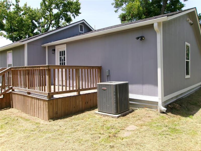 419 W Evans Avenue, Bonham TX 75418 - Photo 31