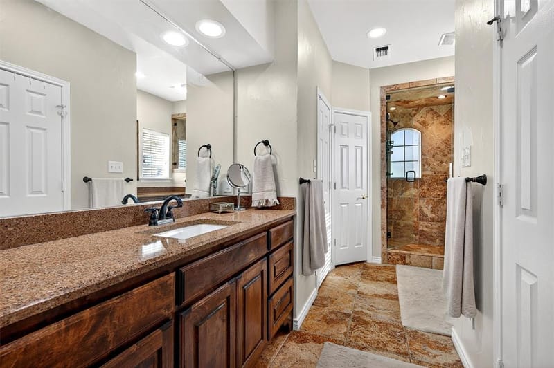 100 Mohawk Cove, Lake Kiowa TX 76240 - Photo 21