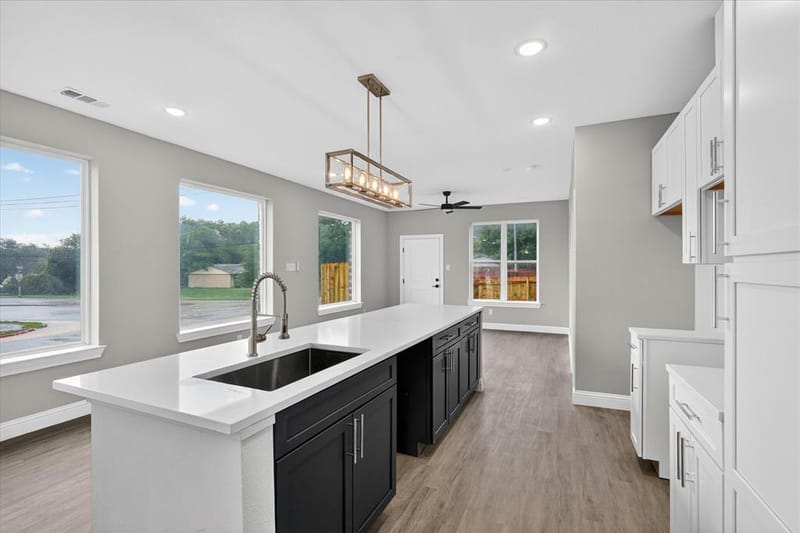 806 Premier, Grand Prairie TX 75051 - Photo 3
