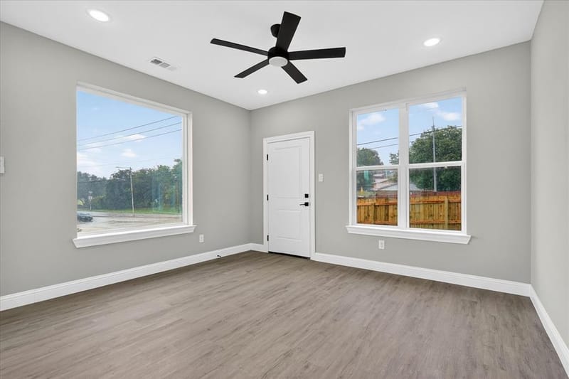806 Premier, Grand Prairie TX 75051 - Photo 9