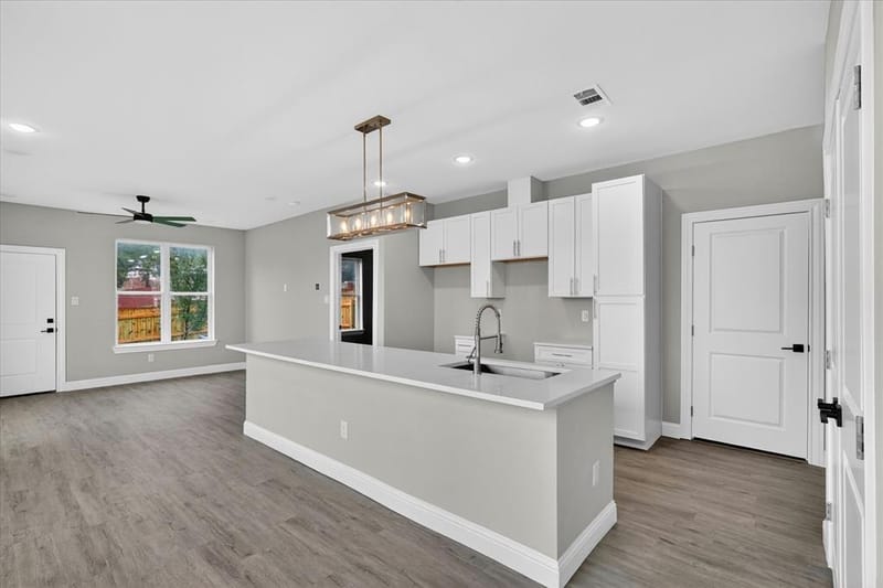 808 Premier, Grand Prairie TX 75051 - Photo 6