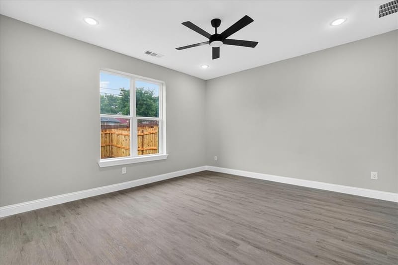 808 Premier, Grand Prairie TX 75051 - Photo 14