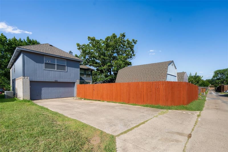 726 Spring Mills Road, Mesquite TX 75181 - Photo 2