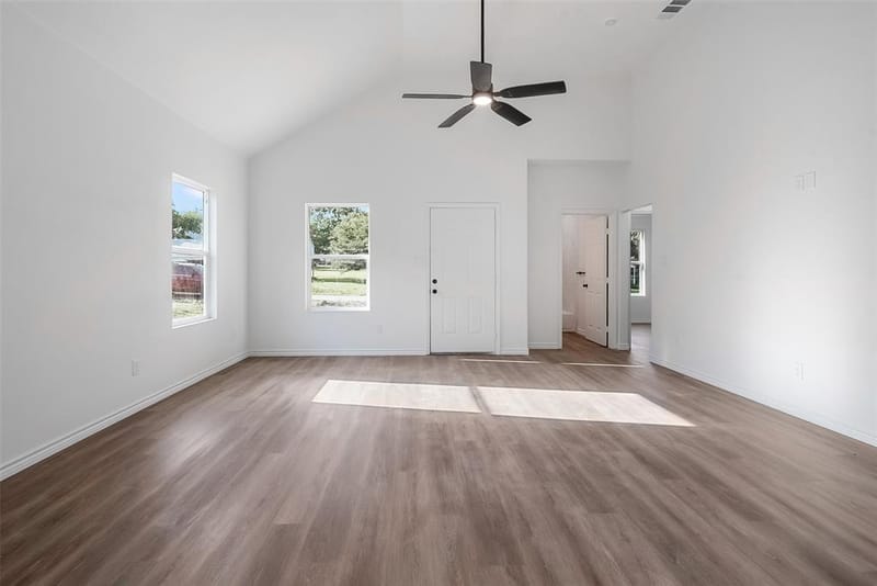 211 W Elm Street, Whitewright TX 75491 - Photo 6