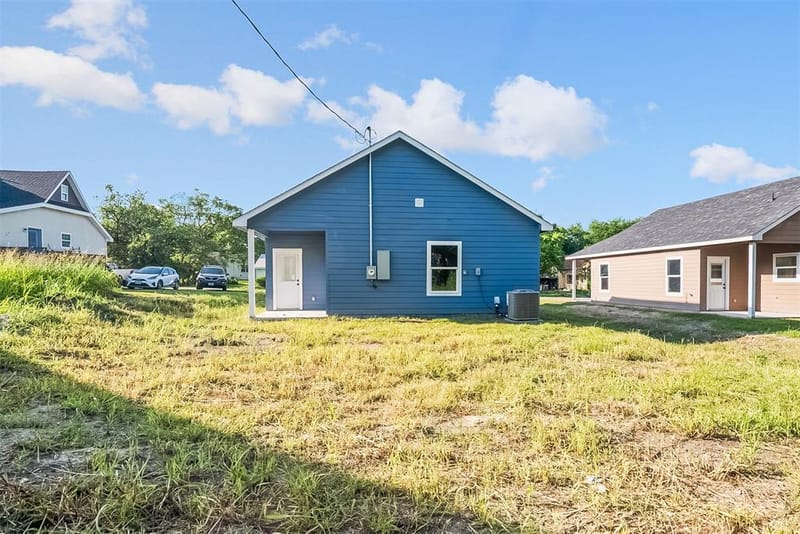 211 W Elm Street, Whitewright TX 75491 - Photo 26