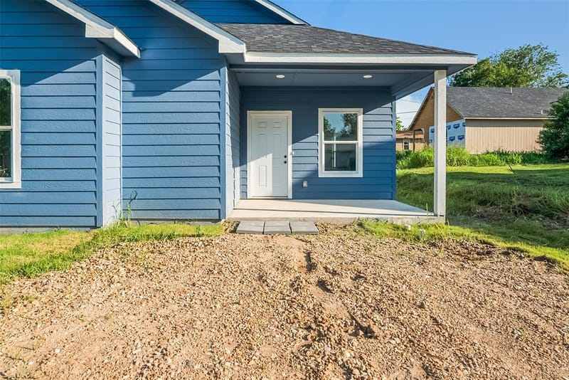 211 W Elm Street, Whitewright TX 75491 - Photo 3