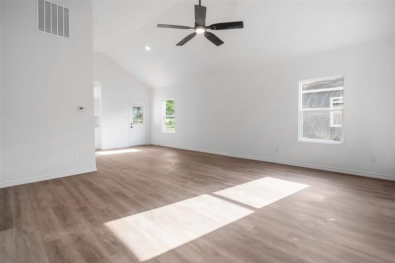 211 W Elm Street, Whitewright TX 75491 - Photo 8