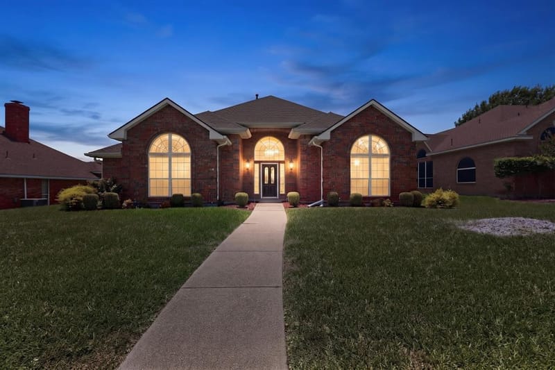 712 Regalwood Drive, DeSoto TX 75115 - Photo 2
