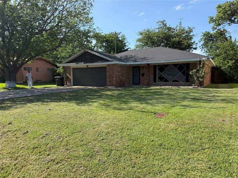 2406 W Broadview Street, Greenville TX 75402 - Photo 2