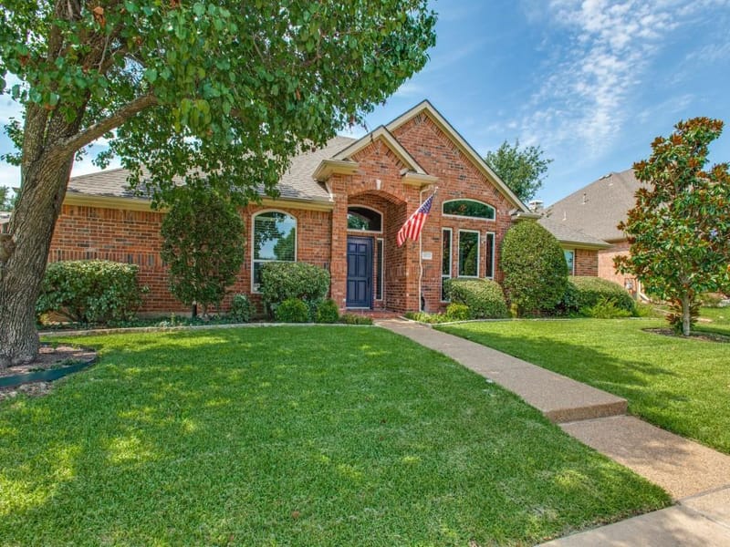 9502 Valley Lake Lane, Irving TX 75063 - Photo 4