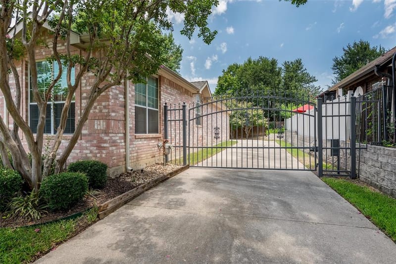 2608 Rochelle Drive, McKinney TX 75070 - Photo 2