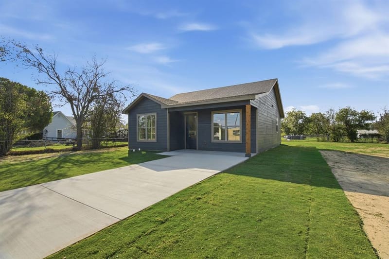 414 E Belknap Street, Jacksboro TX 76458 - Photo 2