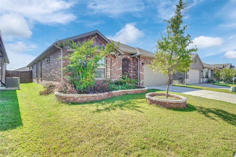 1120 Gillespie Drive, Fort Worth TX 76247 - Photo 2